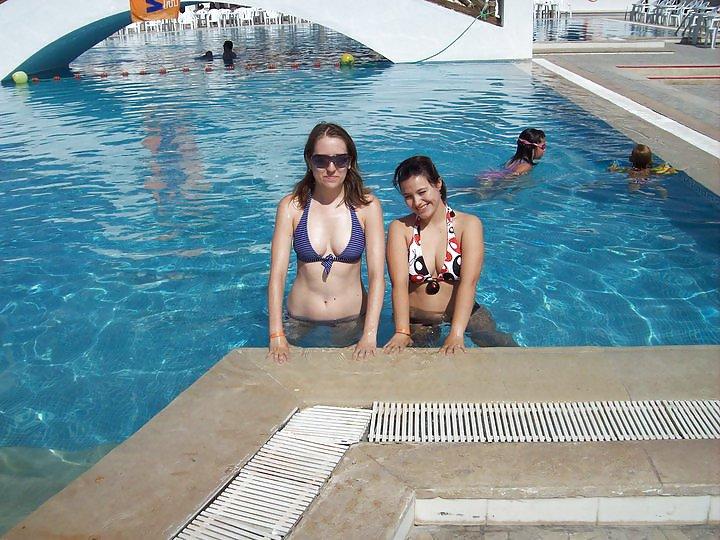 23P HORNY BEACH TEENS AND SLUTS 01 - DIRTY COMMENTS PLS