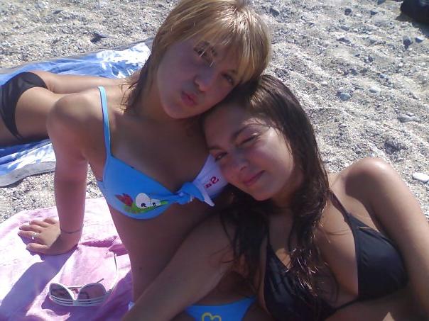 23P HORNY BEACH TEENS AND SLUTS 01 - DIRTY COMMENTS PLS