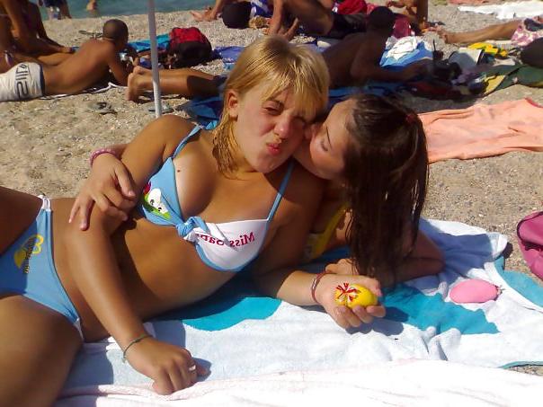 23P HORNY BEACH TEENS AND SLUTS 01 - DIRTY COMMENTS PLS