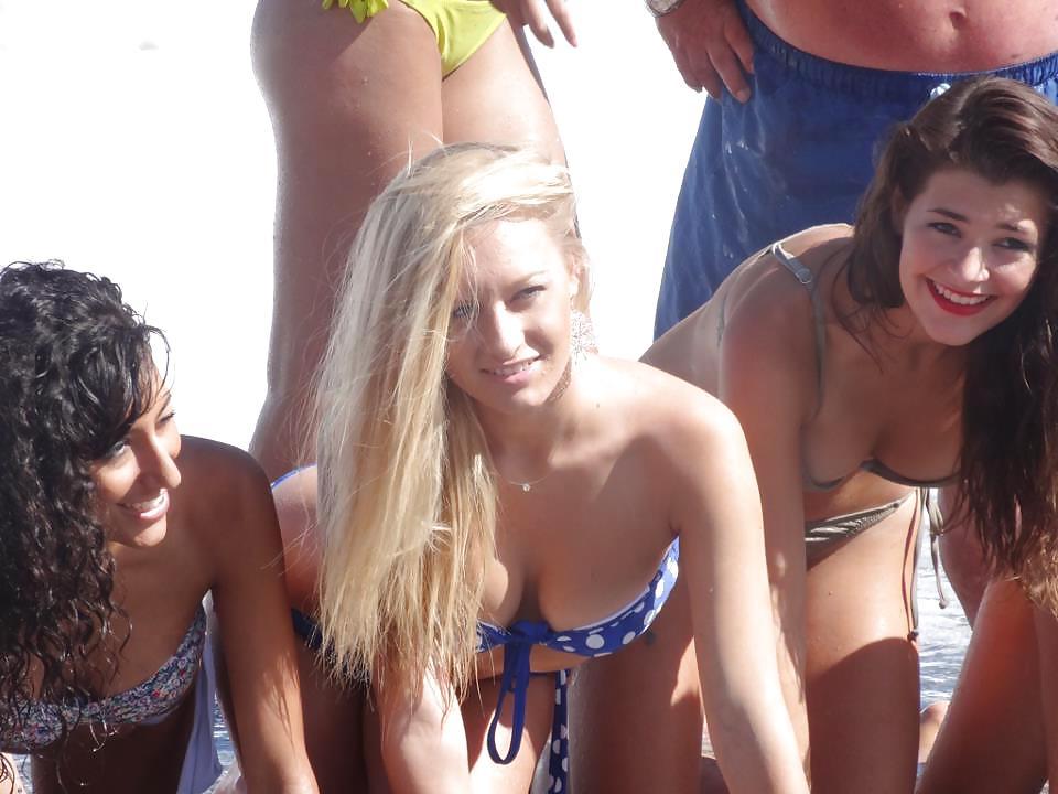 23P HORNY BEACH TEENS AND SLUTS 01 - DIRTY COMMENTS PLS