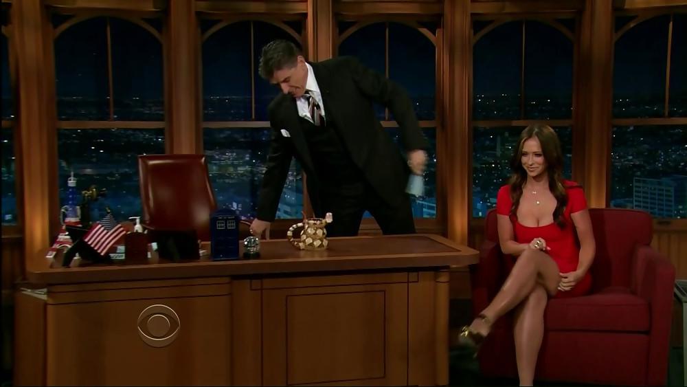 11P Jennifer Love Hewitt looks hot in a red dress