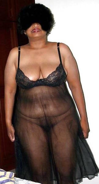 16P Vollbusige indische Tante