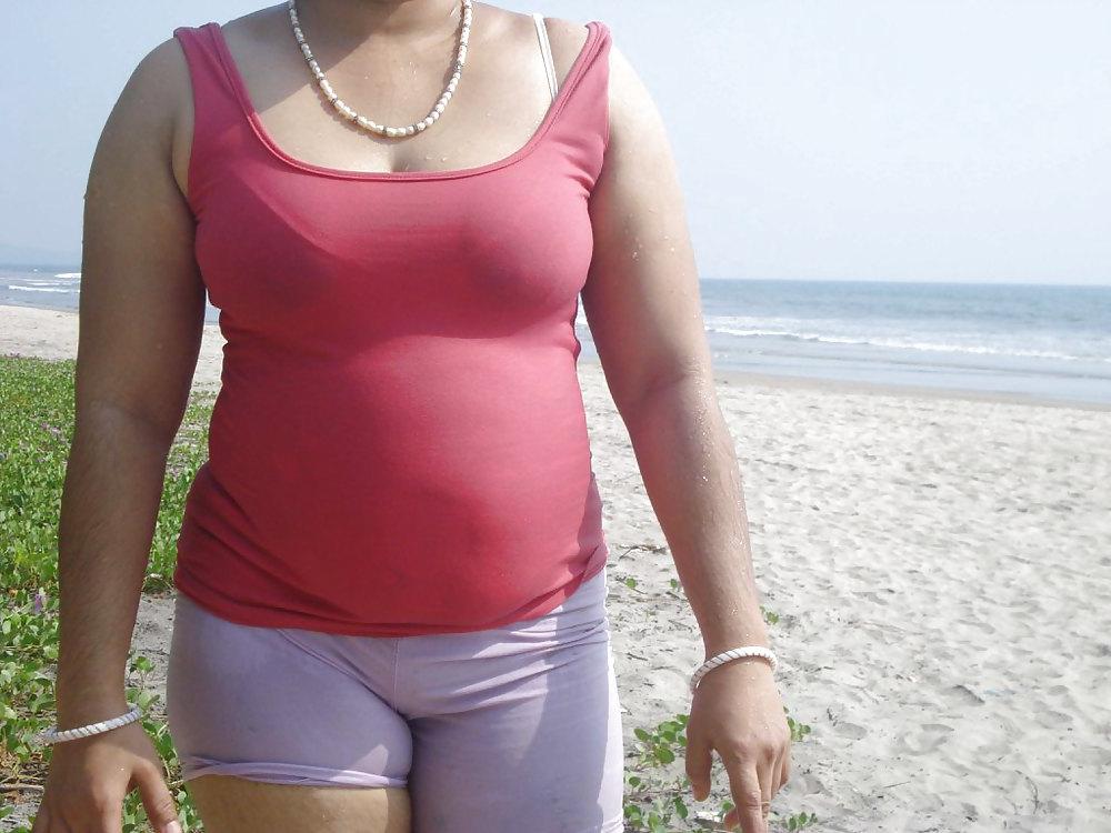 16P Vollbusige indische Tante