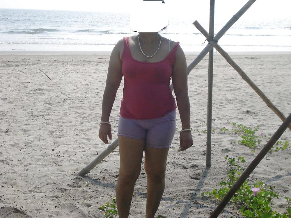 16P Vollbusige indische Tante