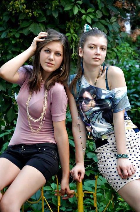 25P ITALIEN TEEN BITCHES - COMMENT DIRTY PLS