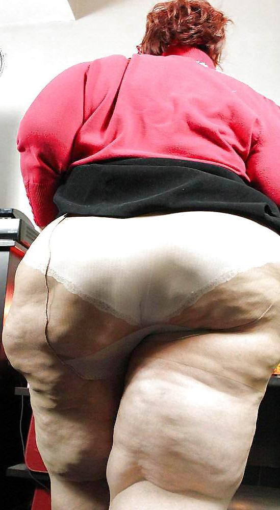 17P Matures in pantys and pantyhose