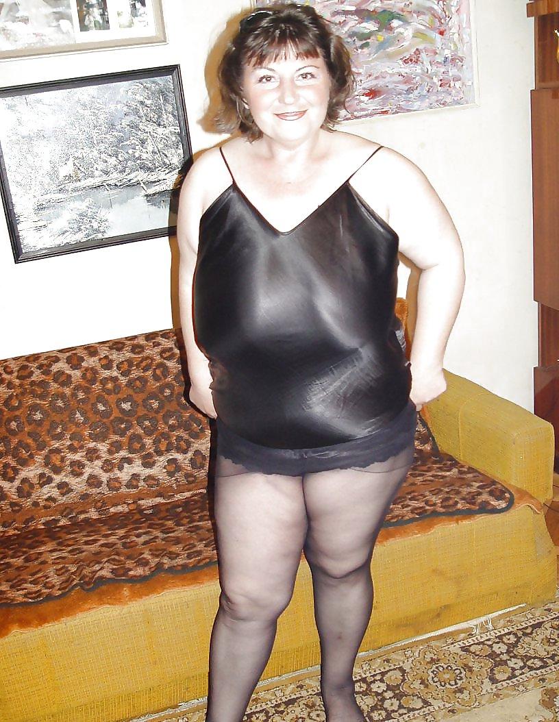 17P Matures in pantys and pantyhose