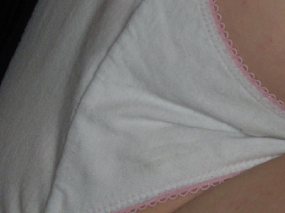 25P Dirty slut wife in full panties