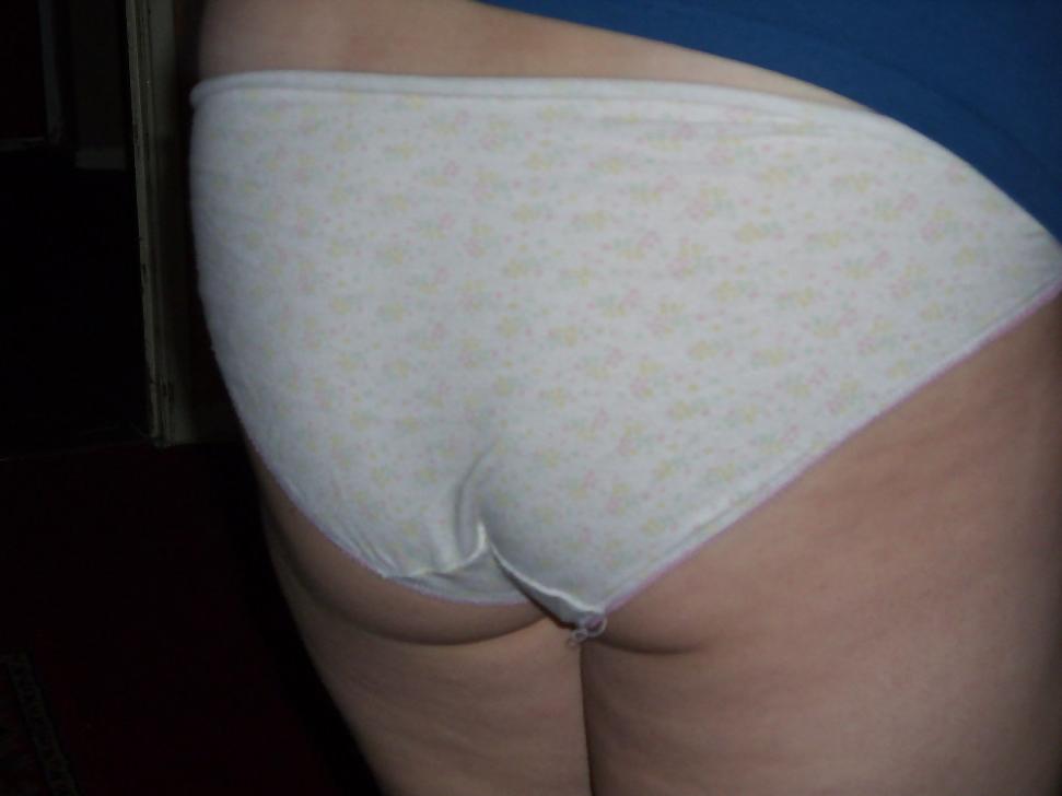 25P Dirty slut wife in full panties
