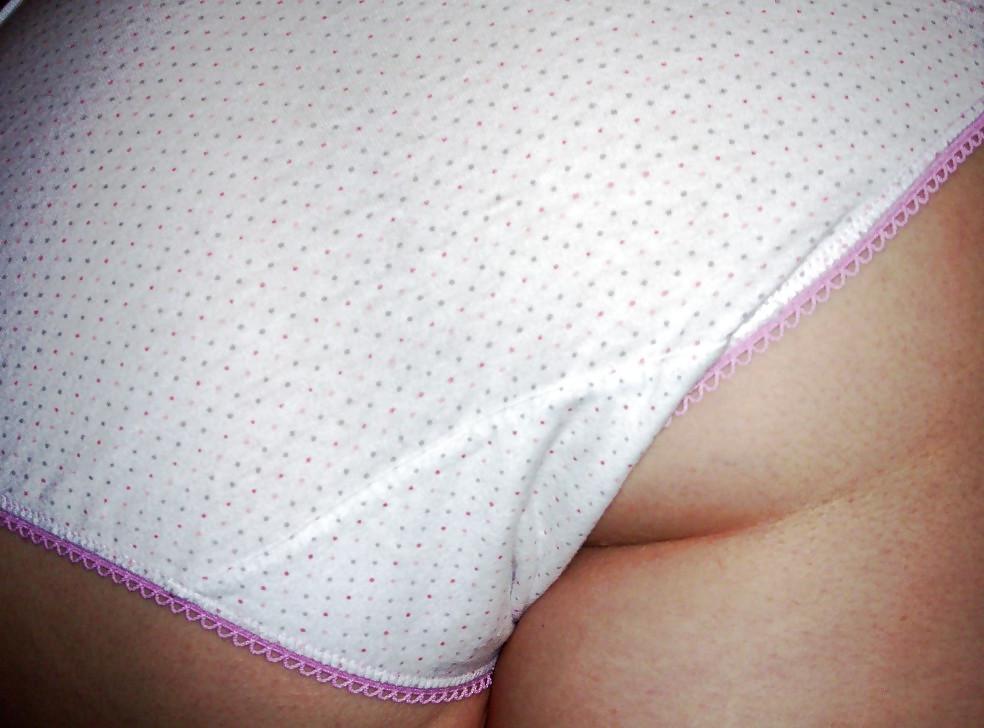 25P Dirty slut wife in full panties
