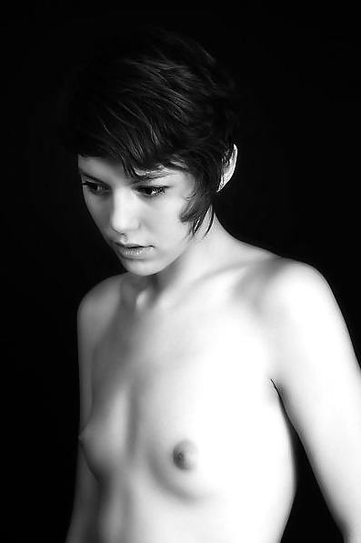 25P The Erotic Beauty of Petite Women Black and White 2