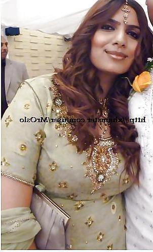 17P Pakistani Hot Girls 
