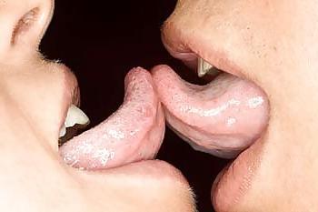 19P French kiss