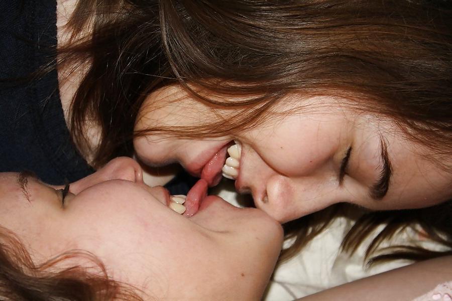 19P French kiss