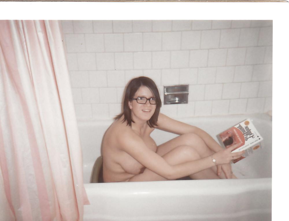 25P Retro Busty Milf