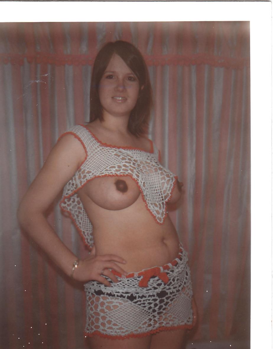 25P Retro Busty Milf