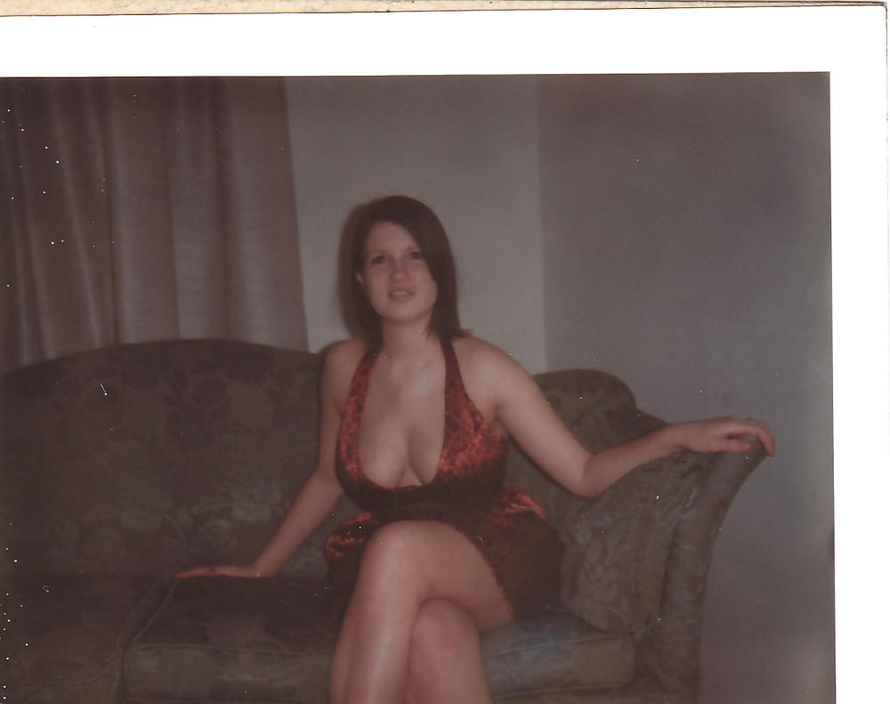 25P Retro Busty Milf