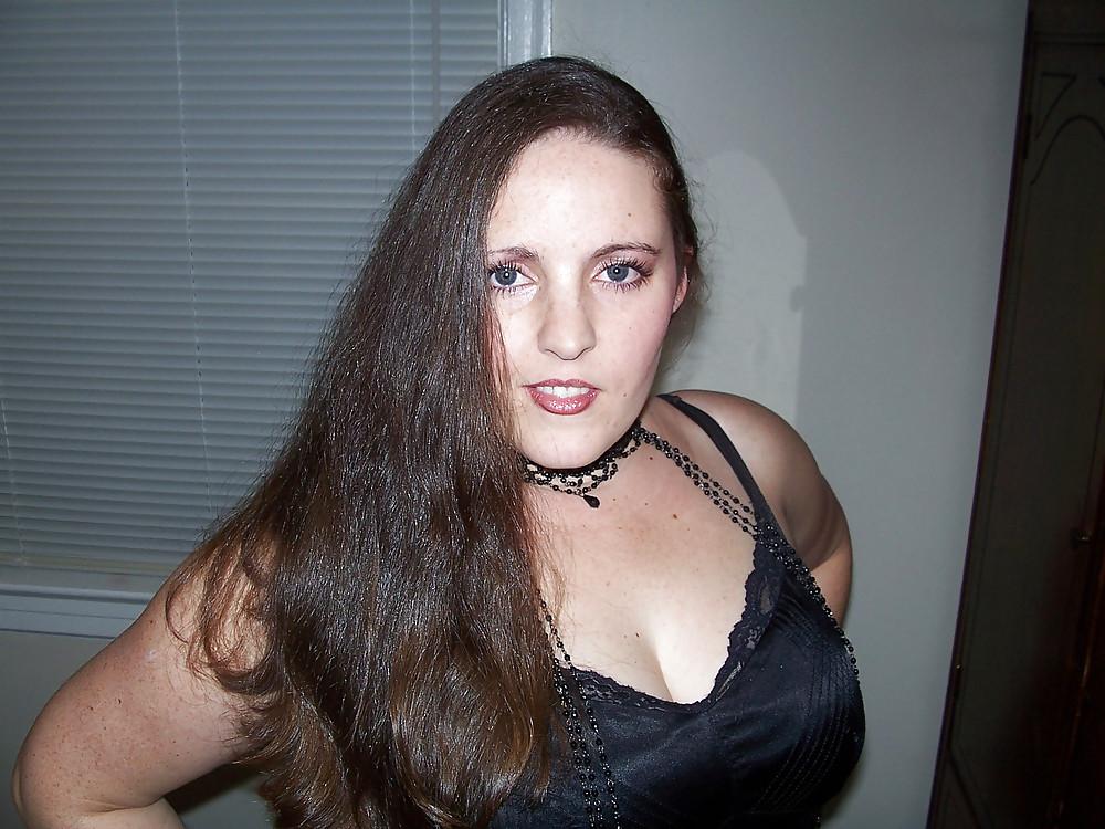 15P NEW Busty Milf