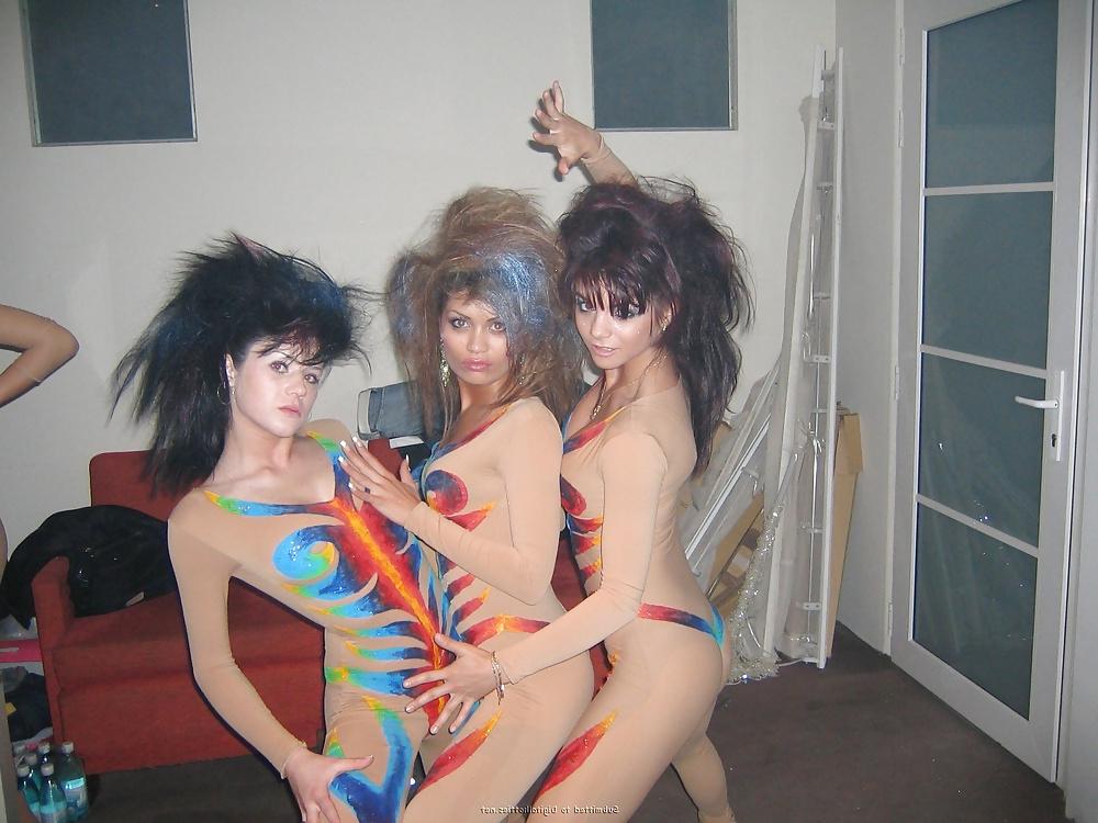 25P Four sweet girlfriends
