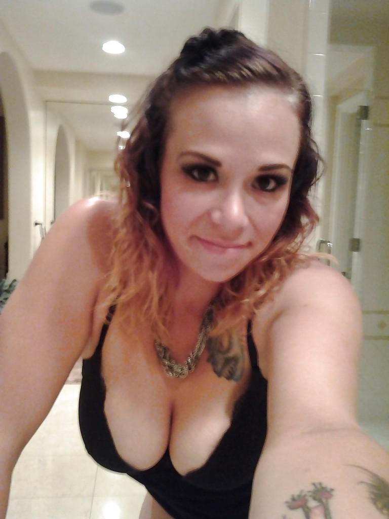 15P Nice Busty Milf