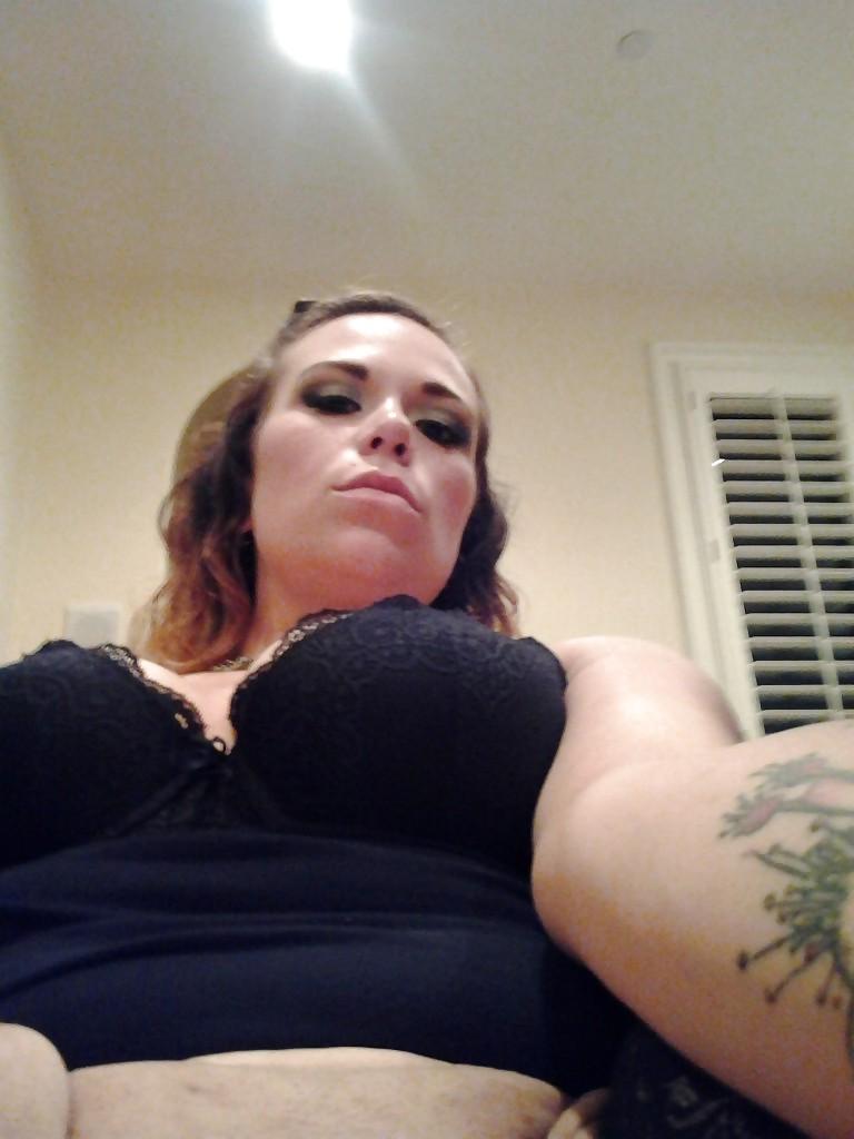 15P Nice Busty Milf