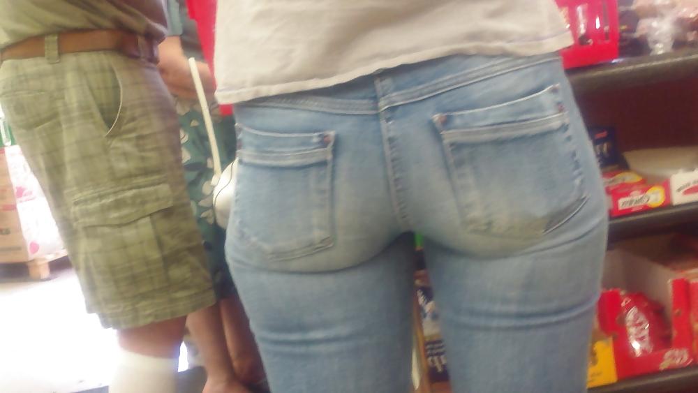 25P Standing behind a fine ass & butt in blue jeans