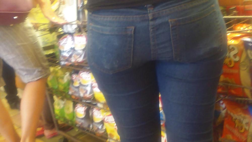25P Standing behind a fine ass & butt in blue jeans