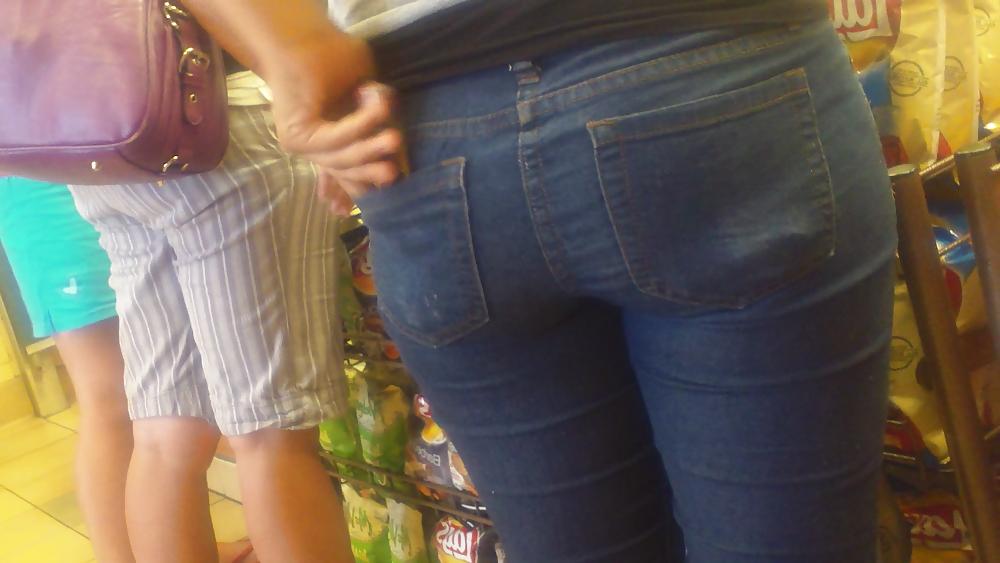 25P Standing behind a fine ass & butt in blue jeans