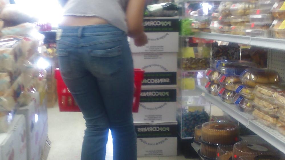 25P Standing behind a fine ass & butt in blue jeans