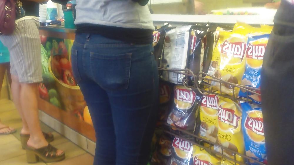 25P Standing behind a fine ass & butt in blue jeans