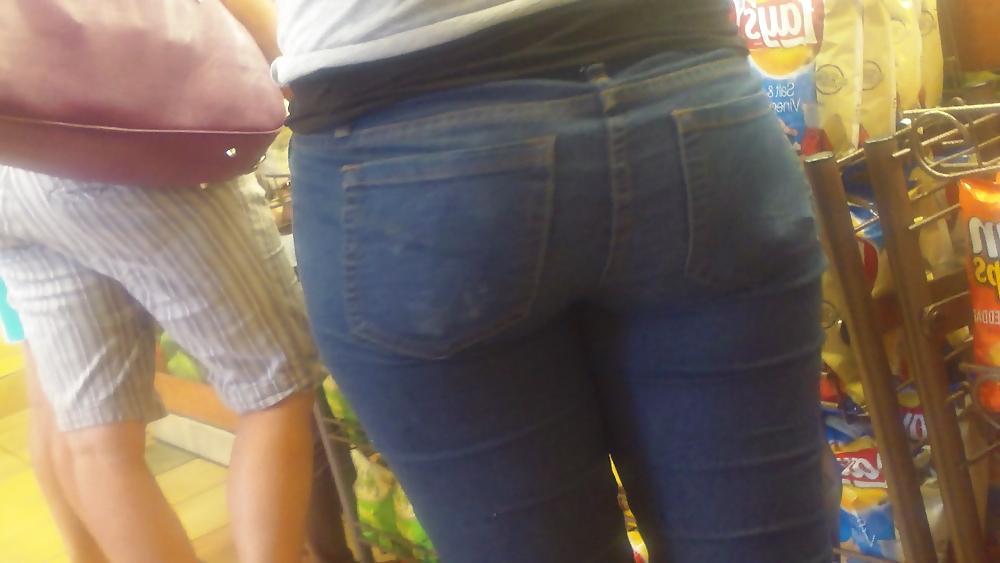25P Standing behind a fine ass & butt in blue jeans