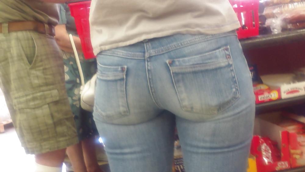 25P Standing behind a fine ass & butt in blue jeans