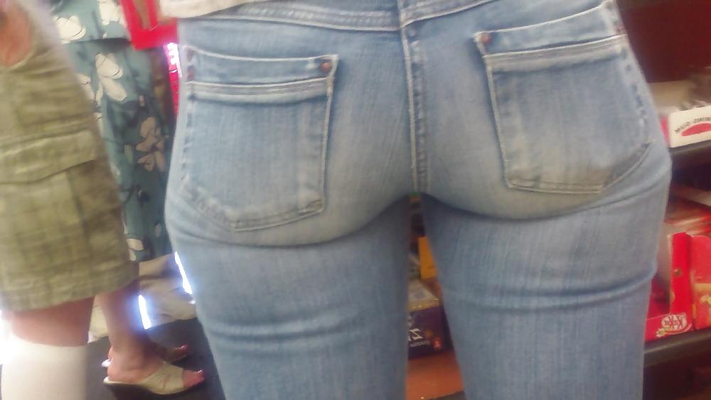 25P Standing behind a fine ass & butt in blue jeans