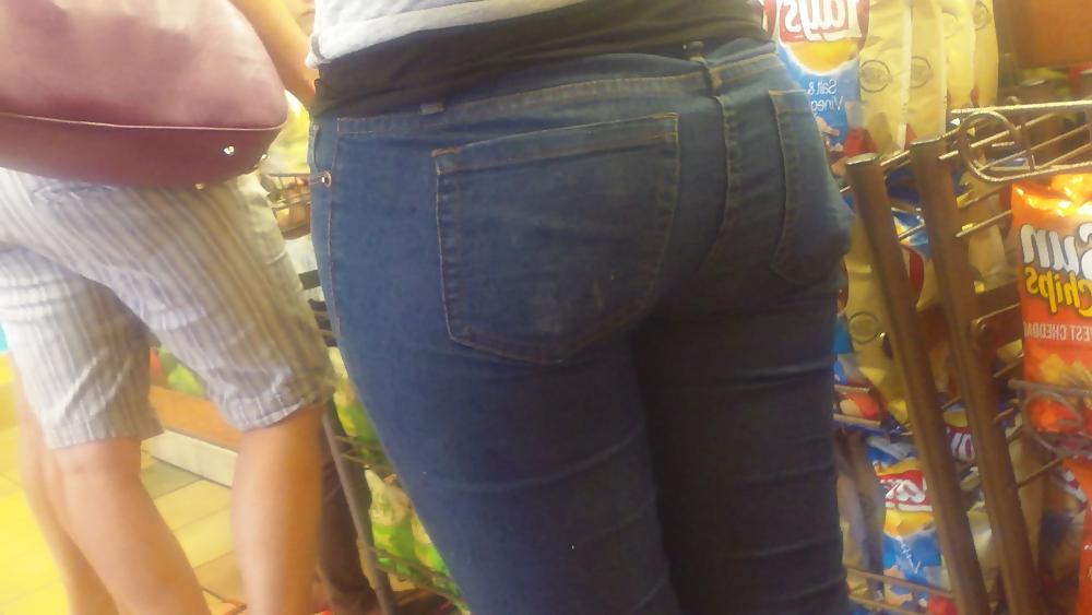 25P Standing behind a fine ass & butt in blue jeans