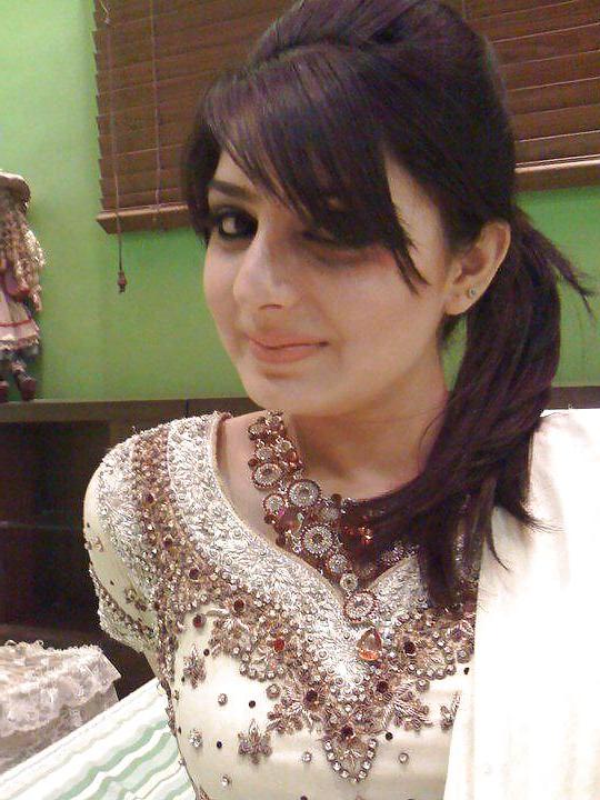 25P Pakistani Young Beautiful Girls