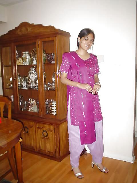 25P Pakistani Young Beautiful Girls