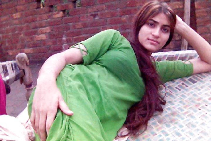 25P Pakistani Young Beautiful Girls
