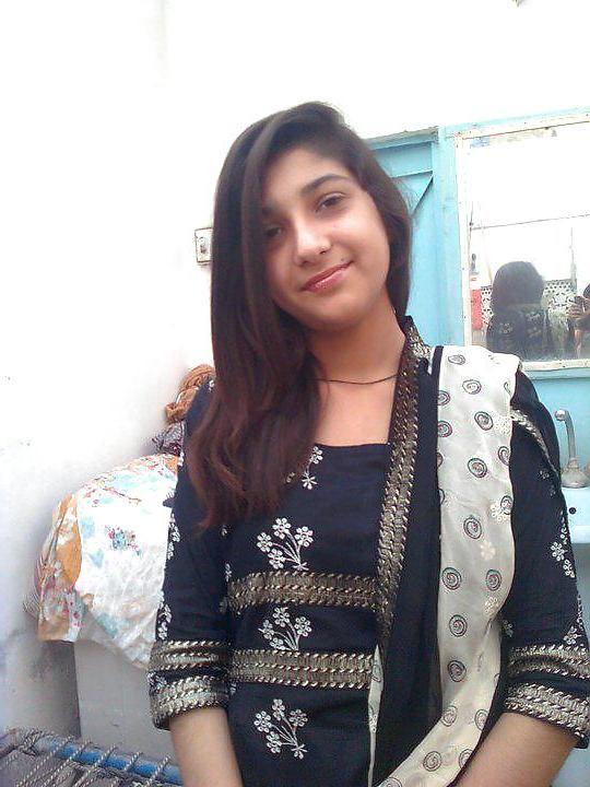25P Pakistani Young Beautiful Girls
