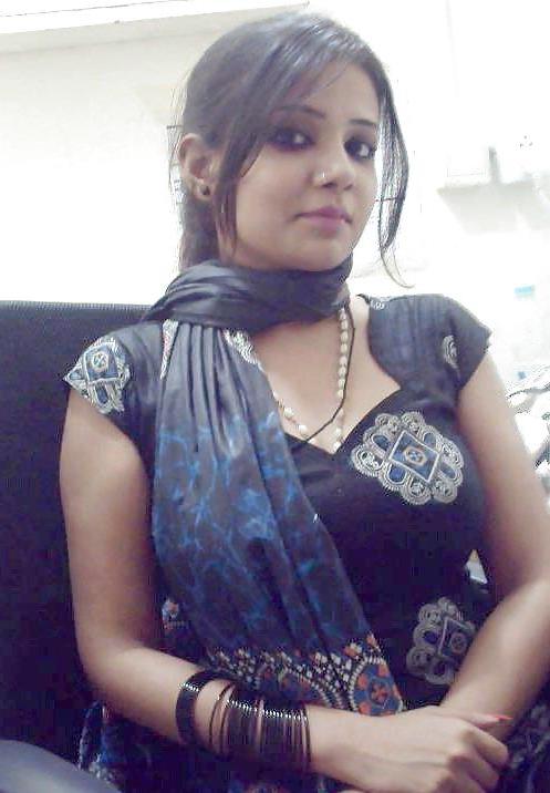 25P Pakistani Young Beautiful Girls