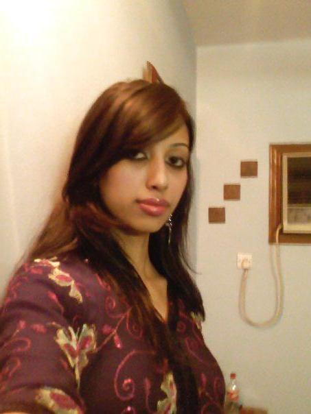 25P Pakistani Young Beautiful Girls