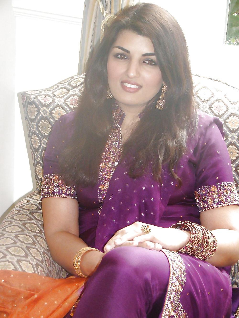 25P Pakistani Young Beautiful Girls