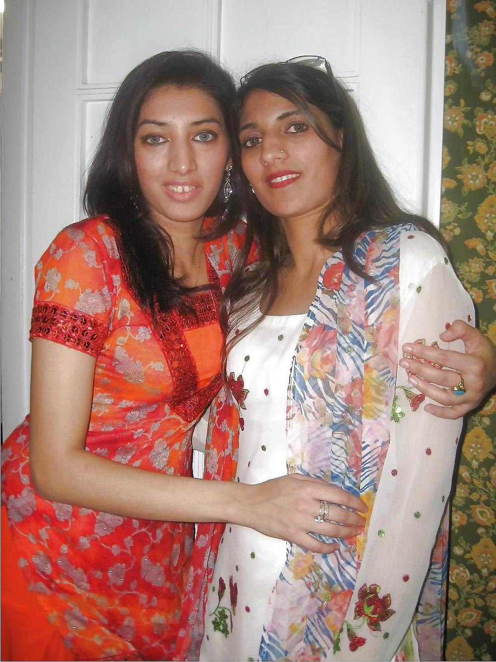 25P Pakistani Young Beautiful Girls
