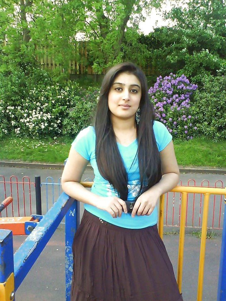 25P Pakistani Young Beautiful Girls