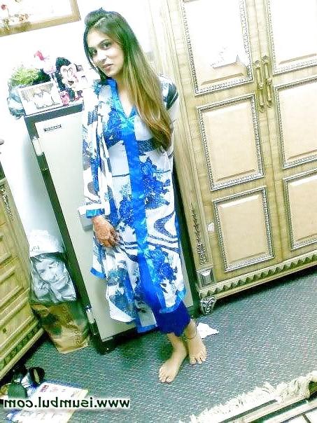 25P Pakistani Young Beautiful Girls