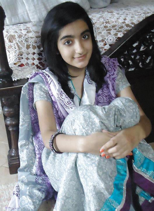 25P Pakistani Young Beautiful Girls