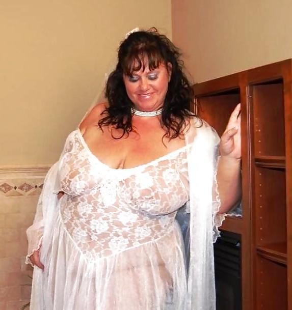 25P Busty Milfs in Lingerie