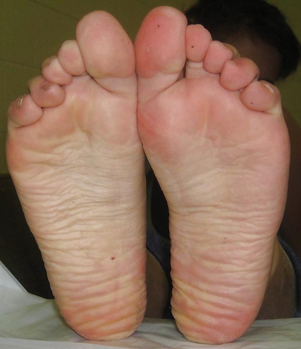 5P Dirty and smelly feet like cum!