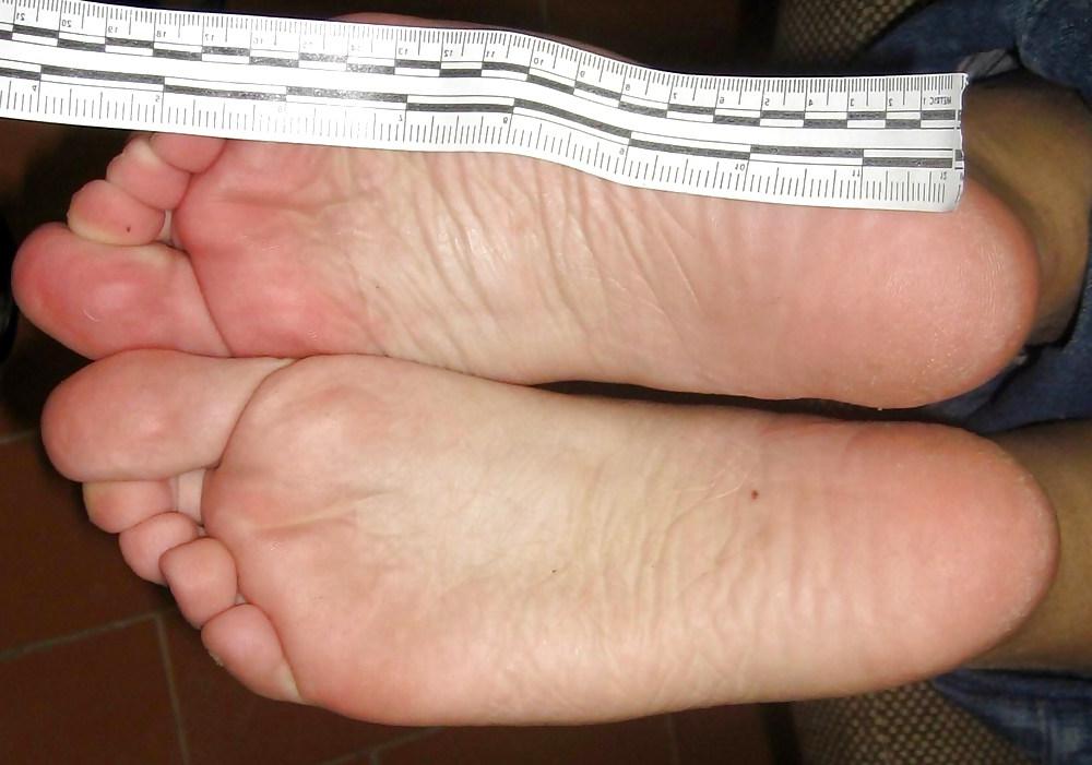 5P Dirty and smelly feet like cum!