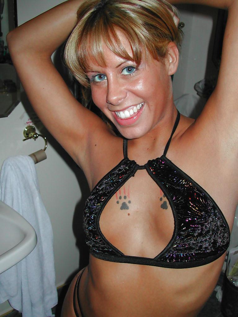 9P Cute girlfriend Delicia with her large sex toy
