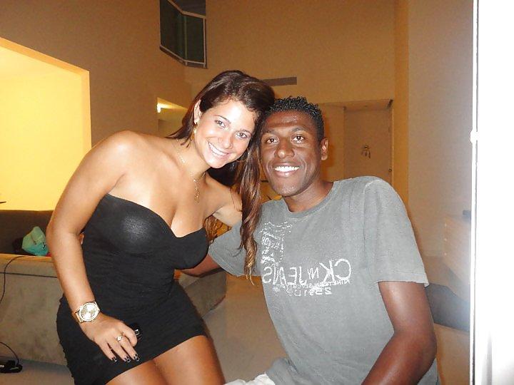25P Ugly soccer Player with beautifull Girls